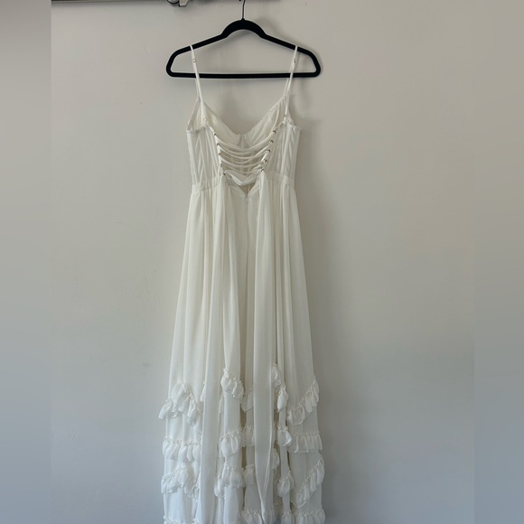 V. Chapman Carmen Gown In white. - Picture 2 of 8